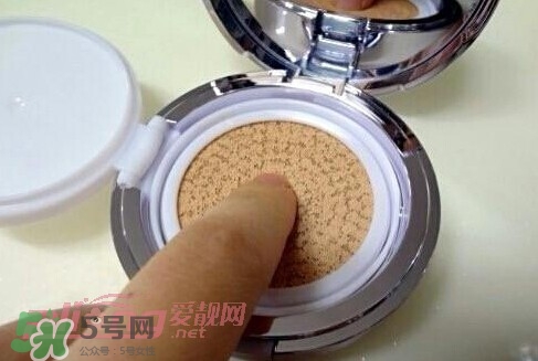 ysl蕾絲氣墊粉餅怎么用？ysl超模蕾絲氣墊粉餅使用方法