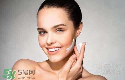 涂了隔離還要涂bb霜嗎？先涂隔離還是先涂bb霜？