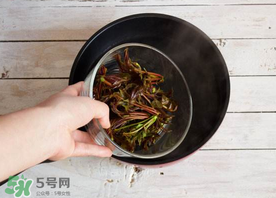 香椿為什么要用開水燙？香椿用開水燙多久？