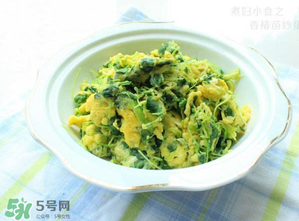 香椿炒雞蛋不能和什么同吃？香椿炒雞蛋什么人不能吃？