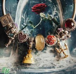 潘多拉美女與野獸手鏈?zhǔn)鞘裁床馁|(zhì)？pandora美女與野獸是銀的嗎？