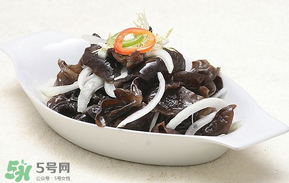 洋蔥和木耳可以一起吃嗎？洋蔥可以和木耳一起炒嗎？