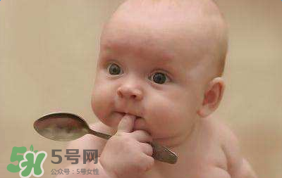 四個(gè)月的寶寶可以喝果汁嗎？寶寶四個(gè)月能喝果汁嗎？