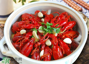 龍蝦變黑了還能吃嗎？龍蝦頭變黑了還能吃嗎？