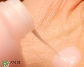 蘭嘉絲汀粉水和蘭蔻粉水哪個好？蘭嘉絲汀粉水和蘭蔻粉水對比