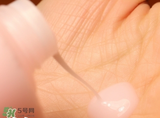 蘭嘉絲汀粉水和蘭蔻粉水哪個好？蘭嘉絲汀粉水和蘭蔻粉水對比