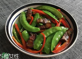 ?炒荷蘭豆要焯水嗎？荷蘭豆不焯水能吃嗎？