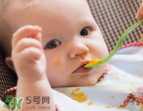 寶寶幾個月可以吃水果泥？寶寶多大可以吃果泥？