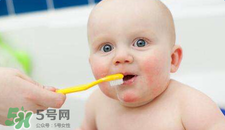 寶寶不肯刷牙一刷就哭怎么辦？怎么樣讓寶寶養(yǎng)成刷牙的習(xí)慣？