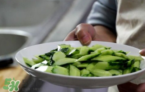 黃瓜怎么切菱形？如何將黃瓜切菱形