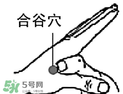 媽媽病毒性感冒需要停止喂奶嗎？媽媽感冒了喂奶需要注意什么？
