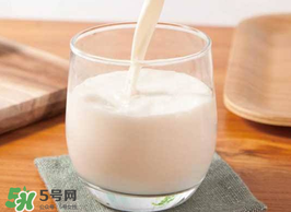 蠶豆和牛奶可以同吃嗎？吃蠶豆可以喝牛奶嗎？