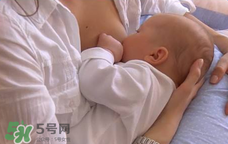 我的奶水發(fā)黃是怎么回事？ 哺乳期奶水發(fā)黃還可以喂奶嗎？