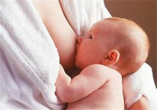哺乳期奶水有血是什么原因？哺乳期奶水有血能喂奶嗎？