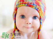 寶寶總是拿手揉眼睛是怎么了？寶寶眼睛癢怎么處理？