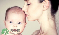 寶寶一般在什么時候會叫爸爸媽媽？寶寶說話和智力有關(guān)系嗎