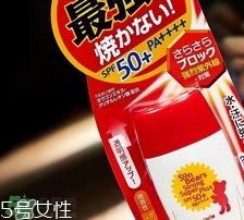 近江兄弟防曬霜紅色藍(lán)色哪個好？近江兄弟小熊防曬霜紅色藍(lán)色對比