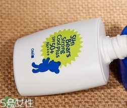 近江兄弟防曬霜紅色藍(lán)色哪個好？近江兄弟小熊防曬霜紅色藍(lán)色對比