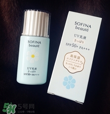 蘇菲娜藍小花和白小花哪個好？sofina蘇菲娜藍小花和白小花對比