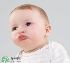 寶寶頭皮上的污垢可以摳掉嗎？寶寶頭上的頭垢該怎么處理？