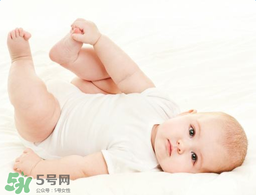 寶寶頭皮上的污垢可以摳掉嗎？寶寶頭上的頭垢該怎么處理？