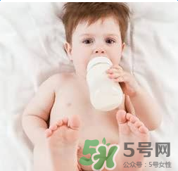 奶酪酸奶能給寶寶補(bǔ)鈣嗎？如何為寶寶選擇奶制品補(bǔ)鈣？
