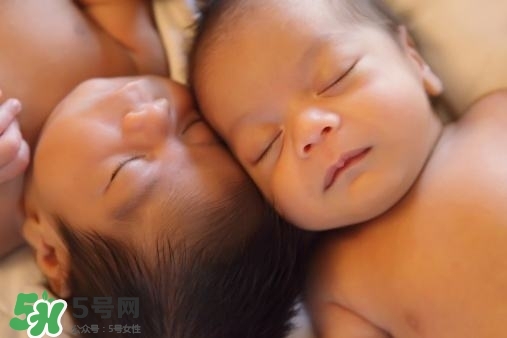 四維彩超能看出男女嗎？四維彩超能看清手指嗎？