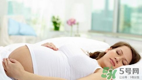 孕期什么睡姿對(duì)寶寶好？孕期怎么睡對(duì)胎兒好？