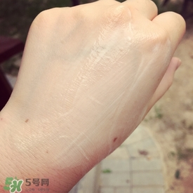 娜麗絲防曬霜和噴霧哪個好？娜麗絲防曬霜和噴霧對比