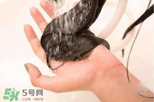 用染發(fā)膏前要不要洗頭？用染發(fā)膏要提前幾天洗頭？