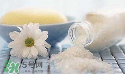 食用鹽可以洗臉嗎？用食用鹽洗臉好嗎？