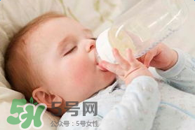 寶寶溢奶怎么辦？寶寶溢奶怎么做？