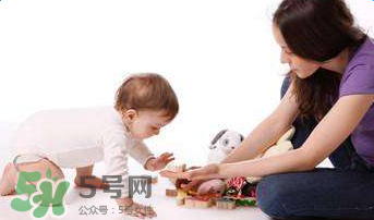 一歲寶寶玩什么游戲好？一歲寶寶適合玩什么游戲？