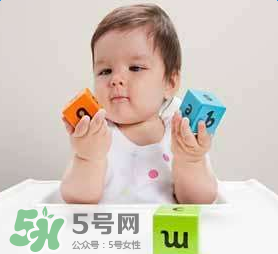 一歲寶寶玩什么游戲好？一歲寶寶適合玩什么游戲？