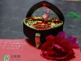 母親節(jié)要不要給男朋友媽媽買禮物？母親節(jié)送男友媽媽禮物