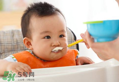 寶寶吃米粉拉綠便便怎么回事？寶寶吃米粉拉綠色要緊嗎？