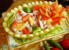 甜瓜和海鮮能一起吃嗎？吃海鮮能吃香瓜嗎？