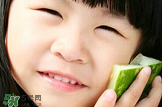 西瓜皮敷臉有什么作用？西瓜皮敷臉有什么好處