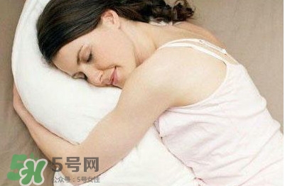 月經(jīng)少而黑什么原因？月經(jīng)少而黑怎么調(diào)理