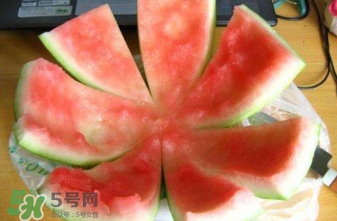 西瓜皮敷臉有什么作用？西瓜皮敷臉有什么好處