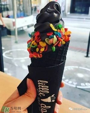 炭黑冰淇淋好吃嗎？炭黑冰淇淋哪里買？