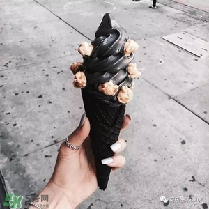 炭黑冰淇淋好吃嗎？炭黑冰淇淋哪里買？