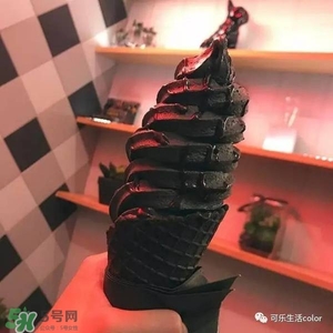 炭黑冰淇淋好吃嗎？炭黑冰淇淋哪里買？
