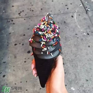 炭黑冰淇淋好吃嗎？炭黑冰淇淋哪里買？