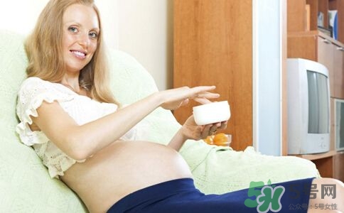 孕婦能抹護(hù)膚品嗎？孕婦能化妝嗎？