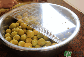 李子怎么腌好吃？李子怎么腌好吃圖解