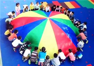 餃子在幼兒園玩的游戲叫什么？彩虹傘的捕魚游戲怎么玩？