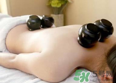 夏天刮痧好嗎？夏天拔罐好還是刮痧好？