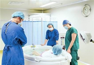 水中分娩是怎樣的？水中分娩與傳統(tǒng)分娩的區(qū)別有哪些？