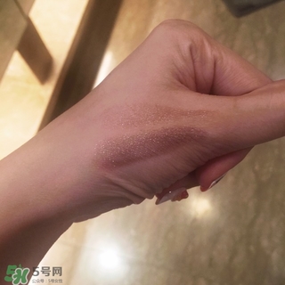 嬌蘭小黑裙007值得入嗎？嬌蘭小黑裙007唇膏口紅怎么樣？